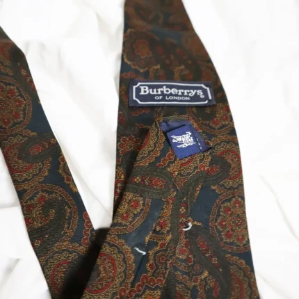 Burberrys Original 90s Made in London Gender Neutral Vintage Neck 100% Silk Tie Cravatte: Timeless Elegance for All