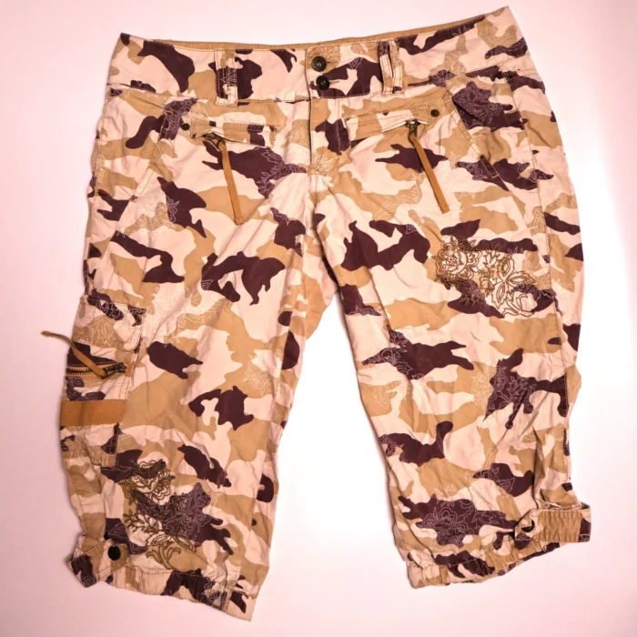 Y2K fashion, low-waist shorts, camo print, Guess vintage